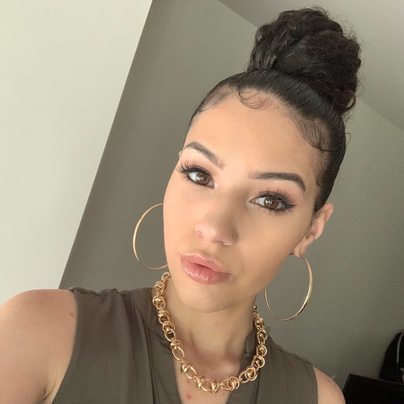 Meet your Posher, Mariah - Picture 1 of 1